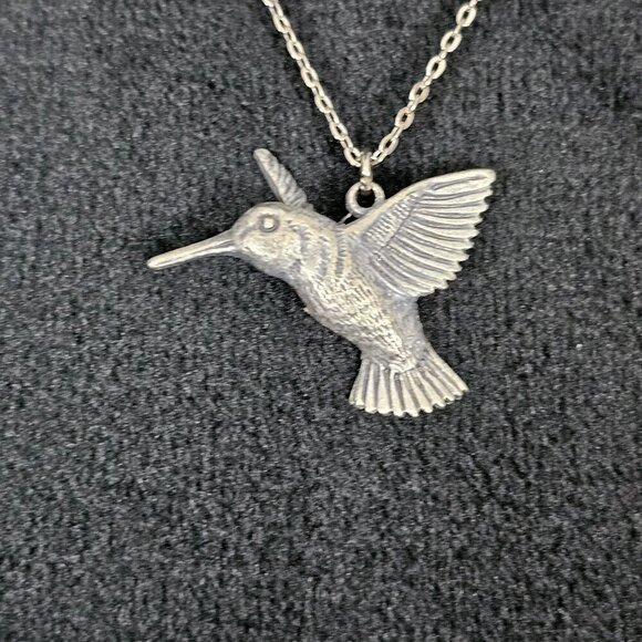❤️Pewter Silver Tone Hummingbird Pendant And Necklace - Picture 2 of 7